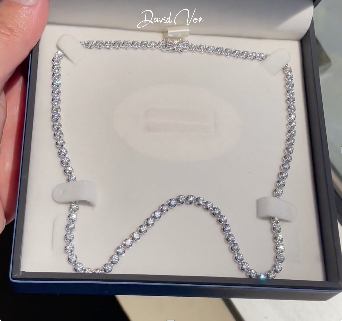 https://cdn.shopify.com/videos/c/o/v/b9f3eaa89a254da5b2efaac0afae4854.mp4