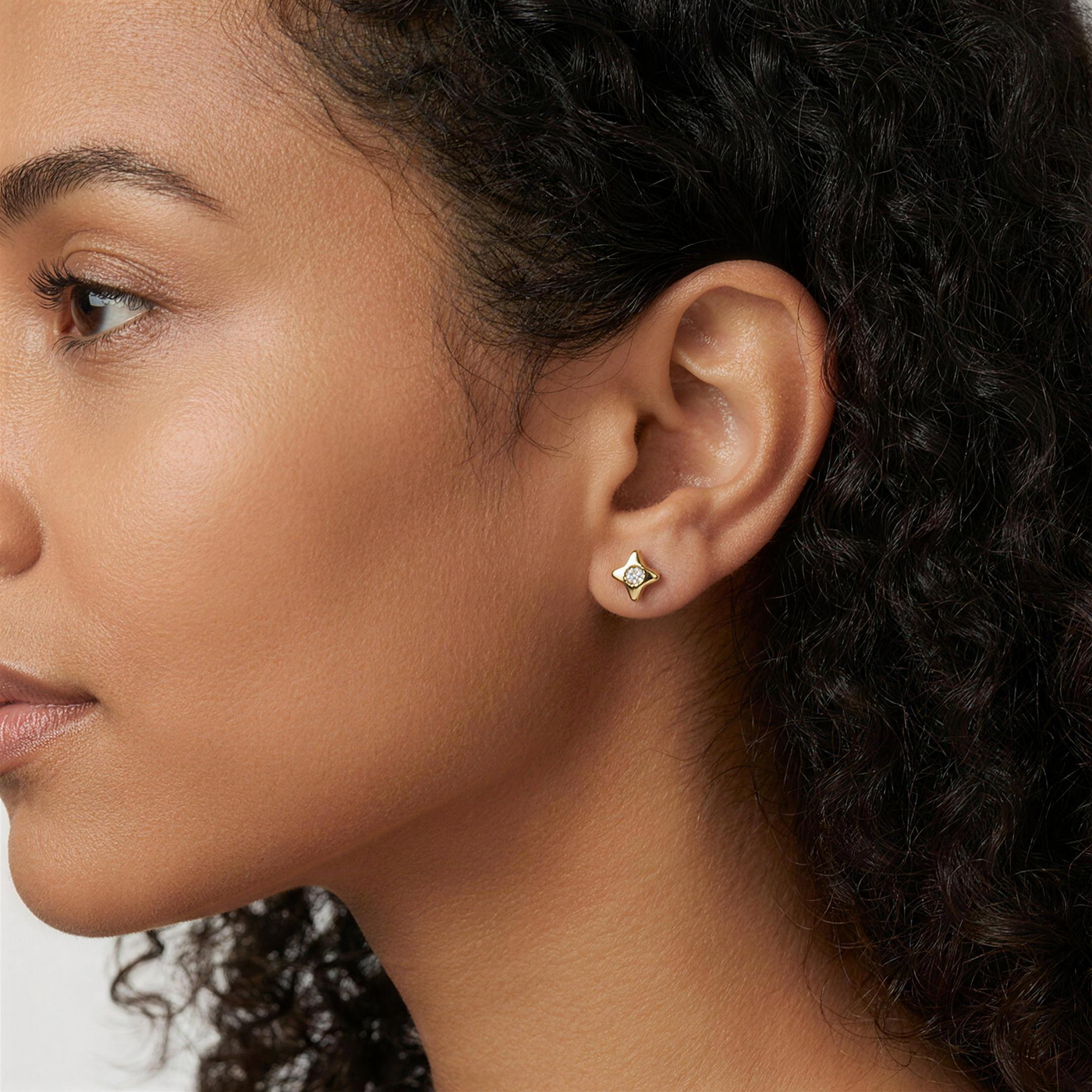 Snuggle Sparkles 0.03 Carat Diamond Stud Earring